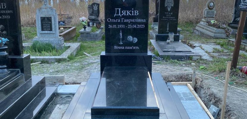 Процес виготовлення пам’ятника від ескізу до встановлення