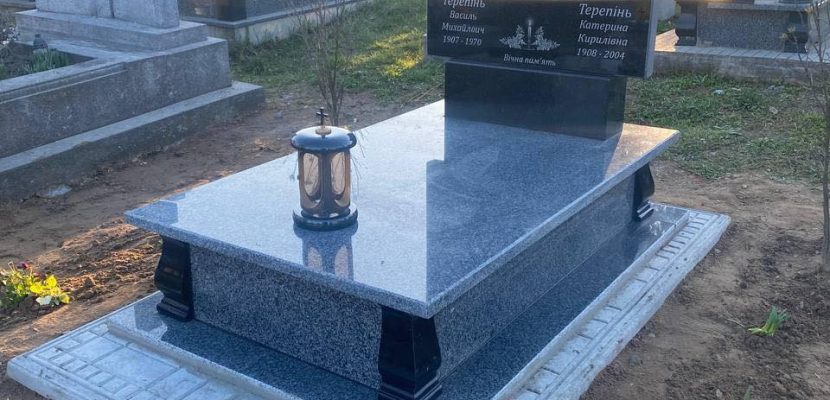 Що краще вибрати для пам’ятника: чорний граніт чи габро?