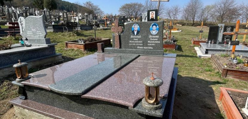 Які рослини підходять для озеленення могили у Львівському кліматі?