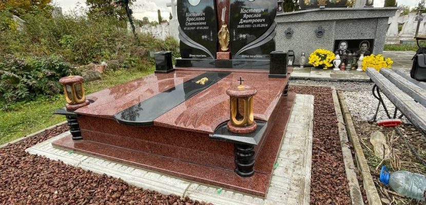 Чим свайна система відрізняється від фундаменту, і яка надійніша для встановлення памʼятника в Україні?