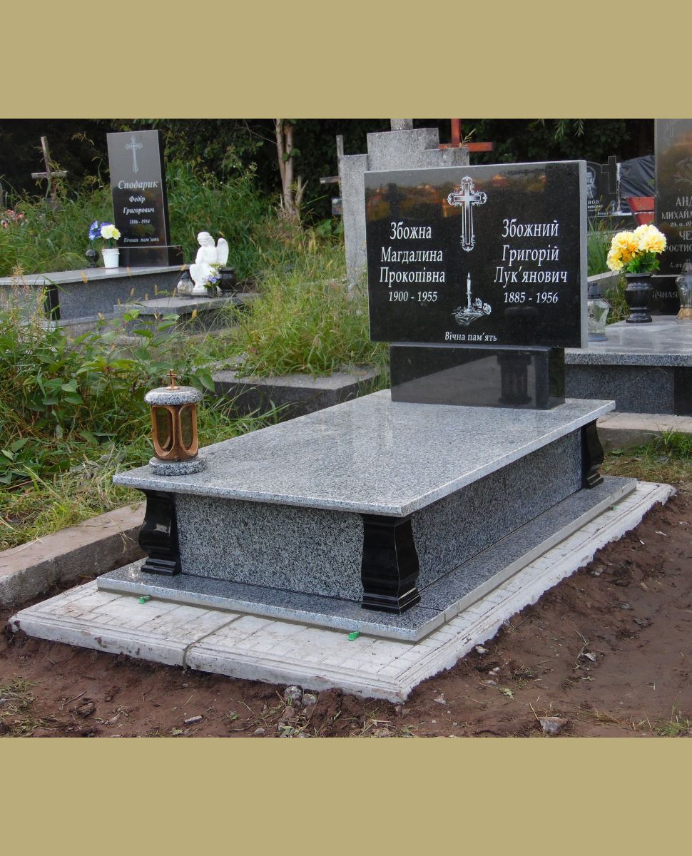 Подвійний пам'ятник №1