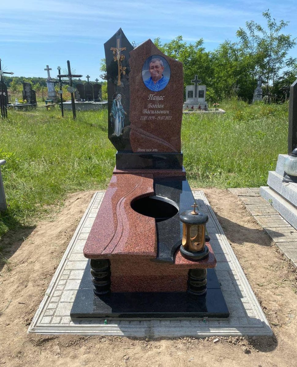 Одинарний пам'ятник №12