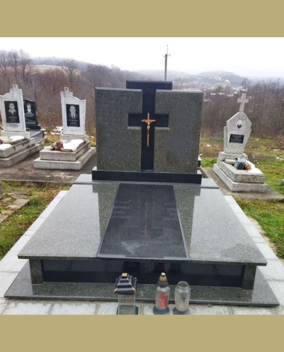 Подвійний європейський пам'ятник №12
