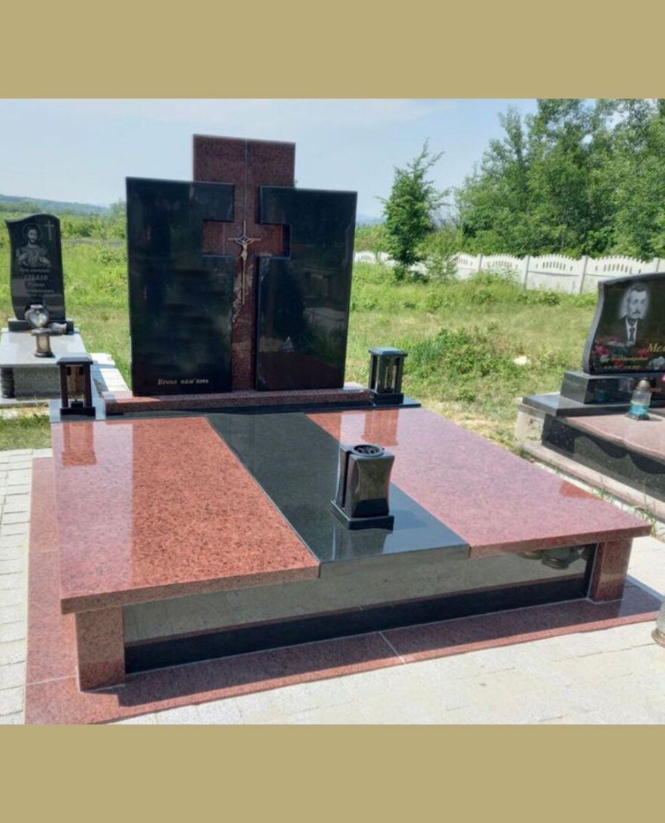 Подвійний європейський пам'ятник №13