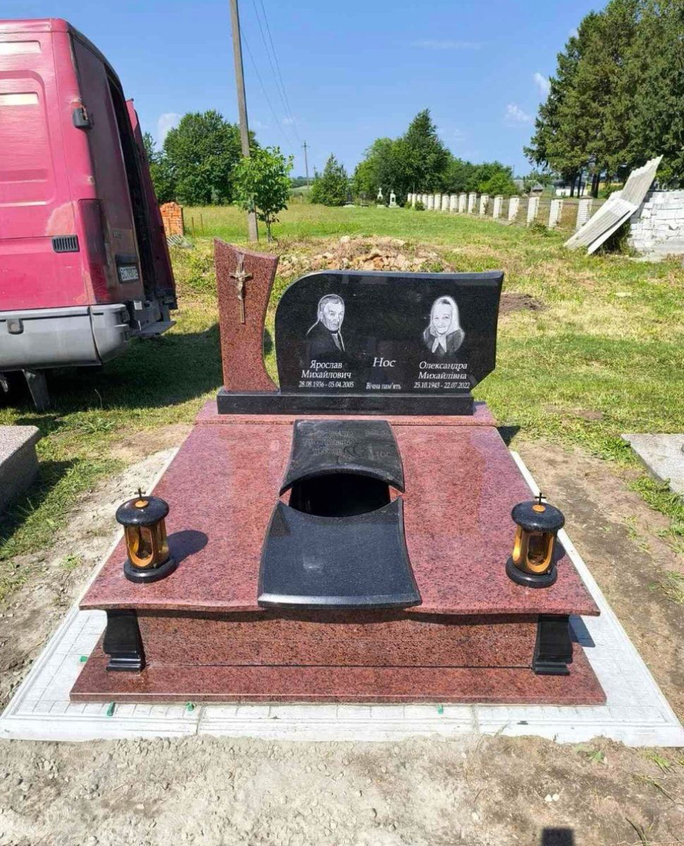 Подвійний пам'ятник №13