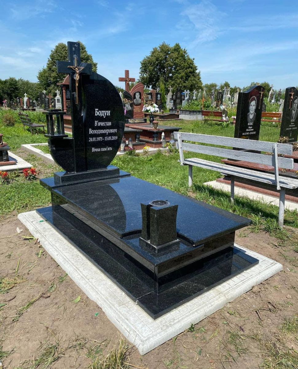 Одинарний пам'ятник №13