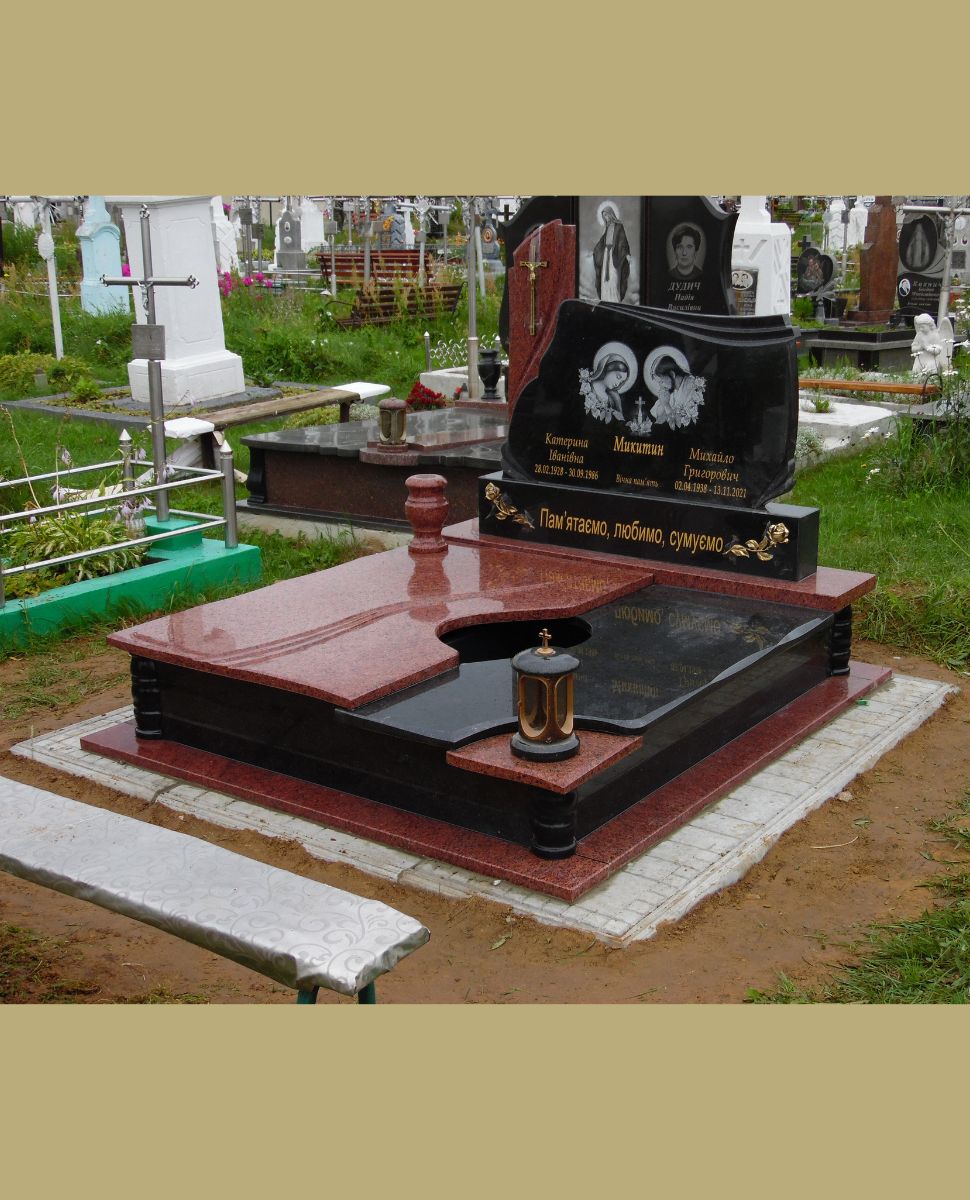 Подвійний пам'ятник №10