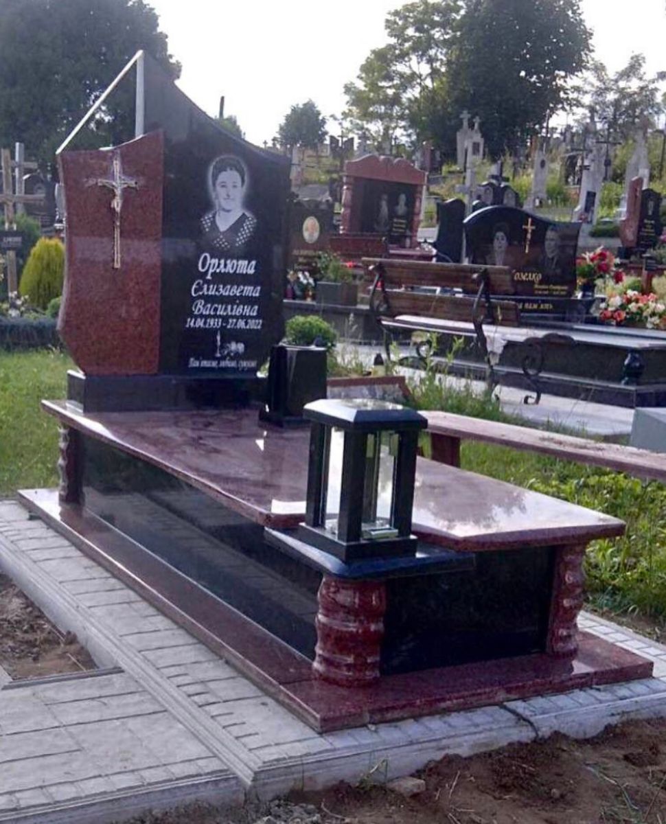 Одинарний пам'ятник №4