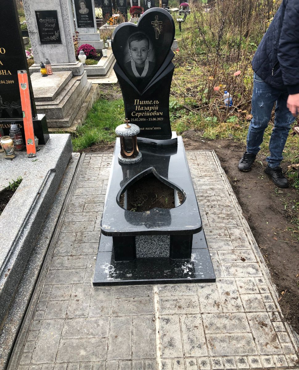 Дитячий пам'ятник №4