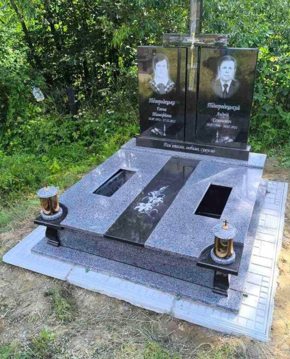 Подвійний пам'ятник №5