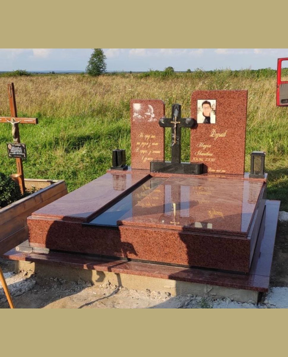 Подвійний європейський пам'ятник №7