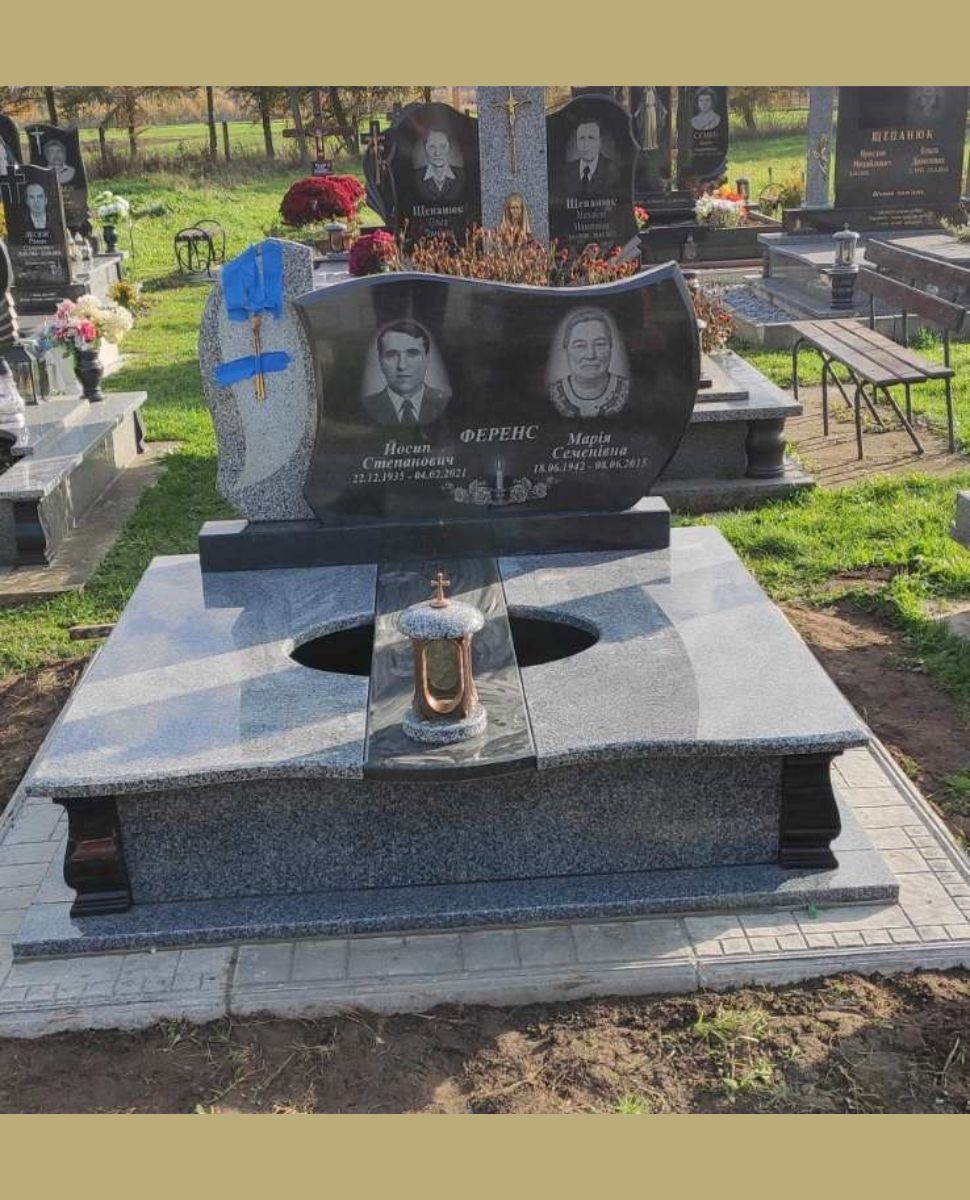 Подвійний пам'ятник №7