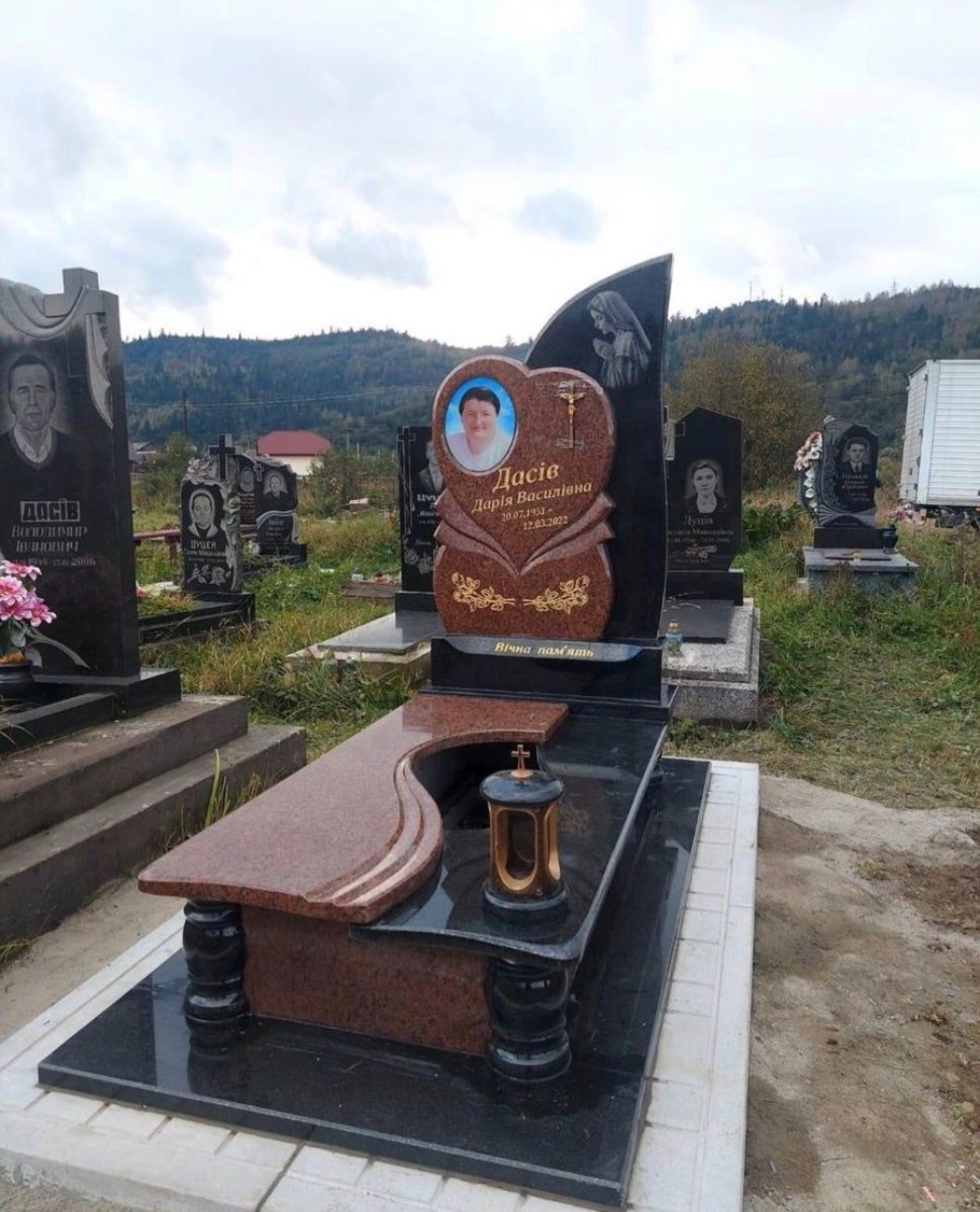 Одинарний пам'ятник №8