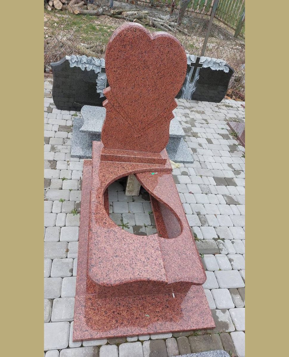 Дитячий пам'ятник №8