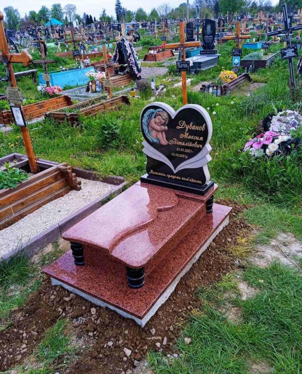 Дитячий пам'ятник №9